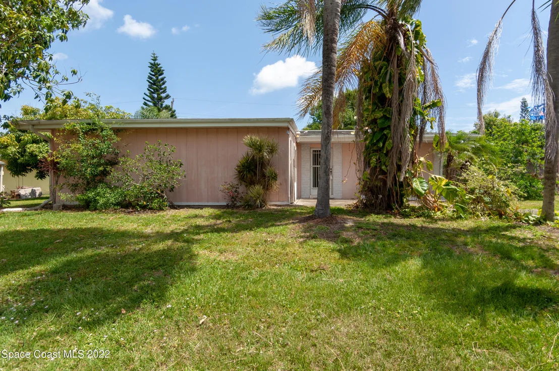 Photo of 722 Bianca Drive NE