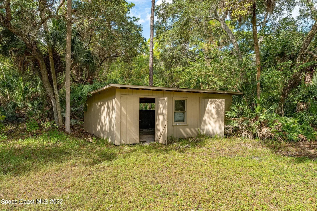 Photo of 1807 Live Oak Drive N