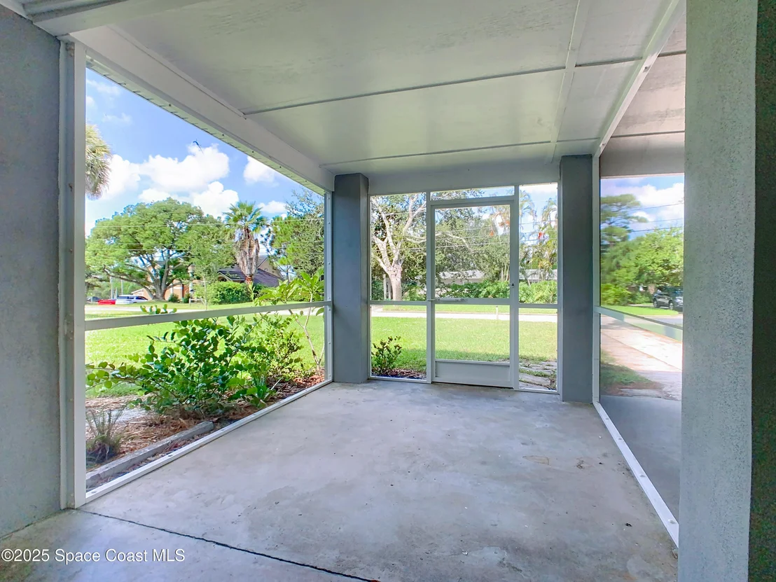 Photo of 819 W Whitmire Drive