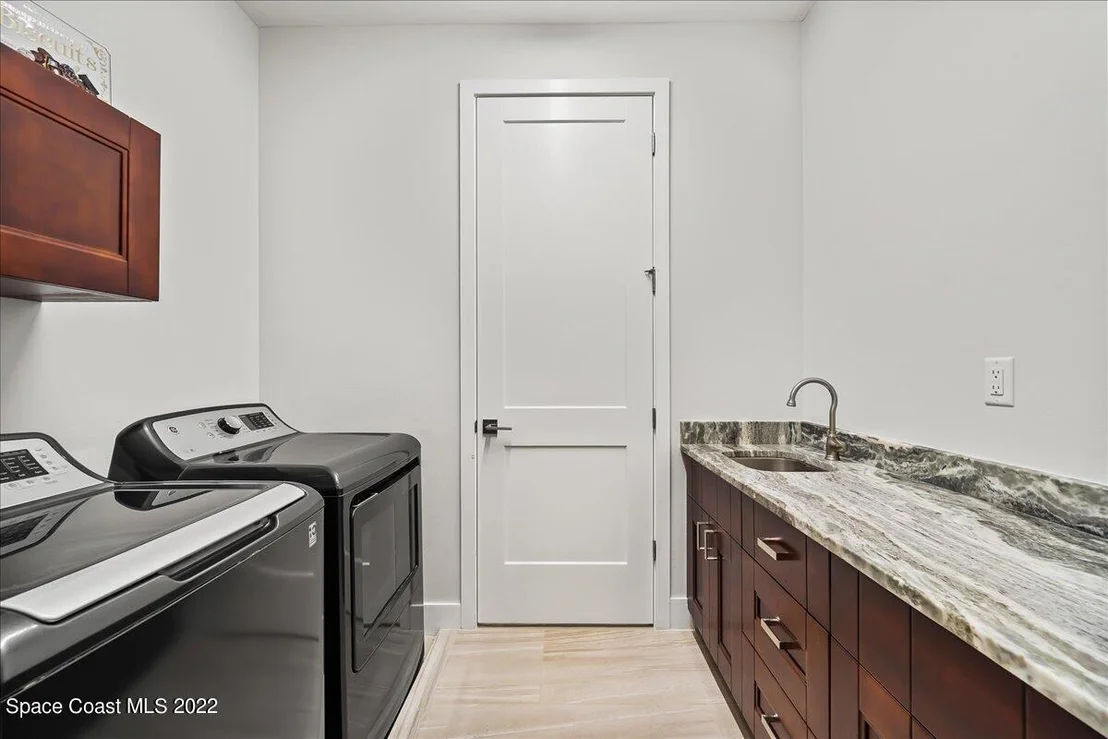Photo of 1493 Weir Street