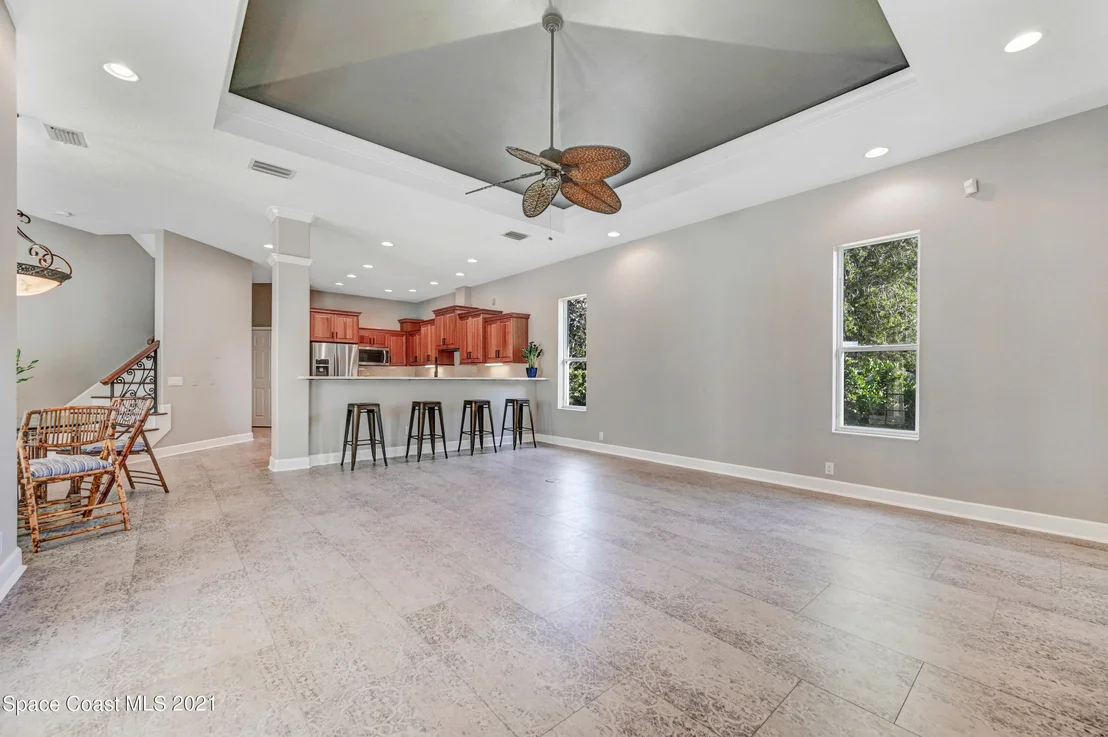 Photo of 882 Oak Park Drive