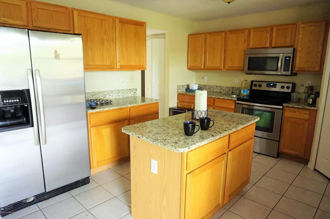 Photo of 1229 White Oak Circle