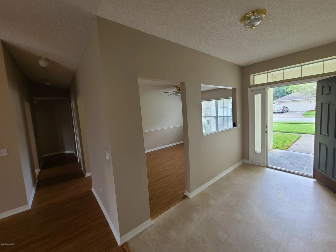 Photo of 1085 Kingfisher Way
