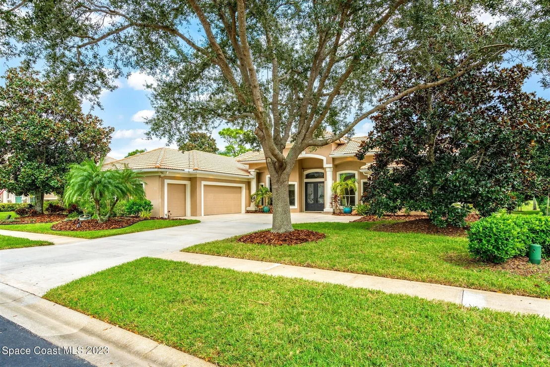Photo of 915 Chatsworth Drive