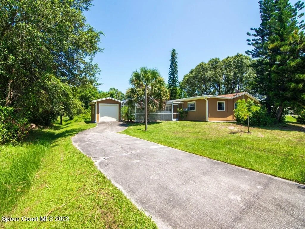 Photo of 898 Bermuda Avenue