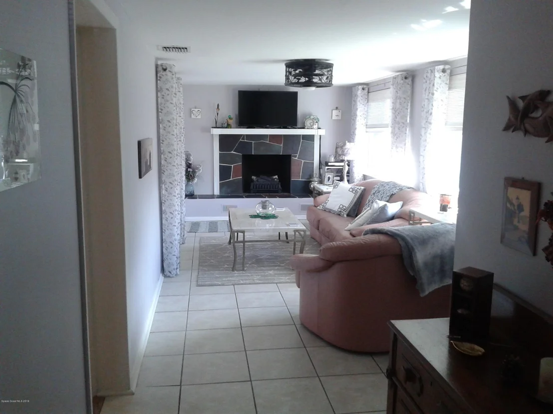 Photo of 724 Gardenia Drive
