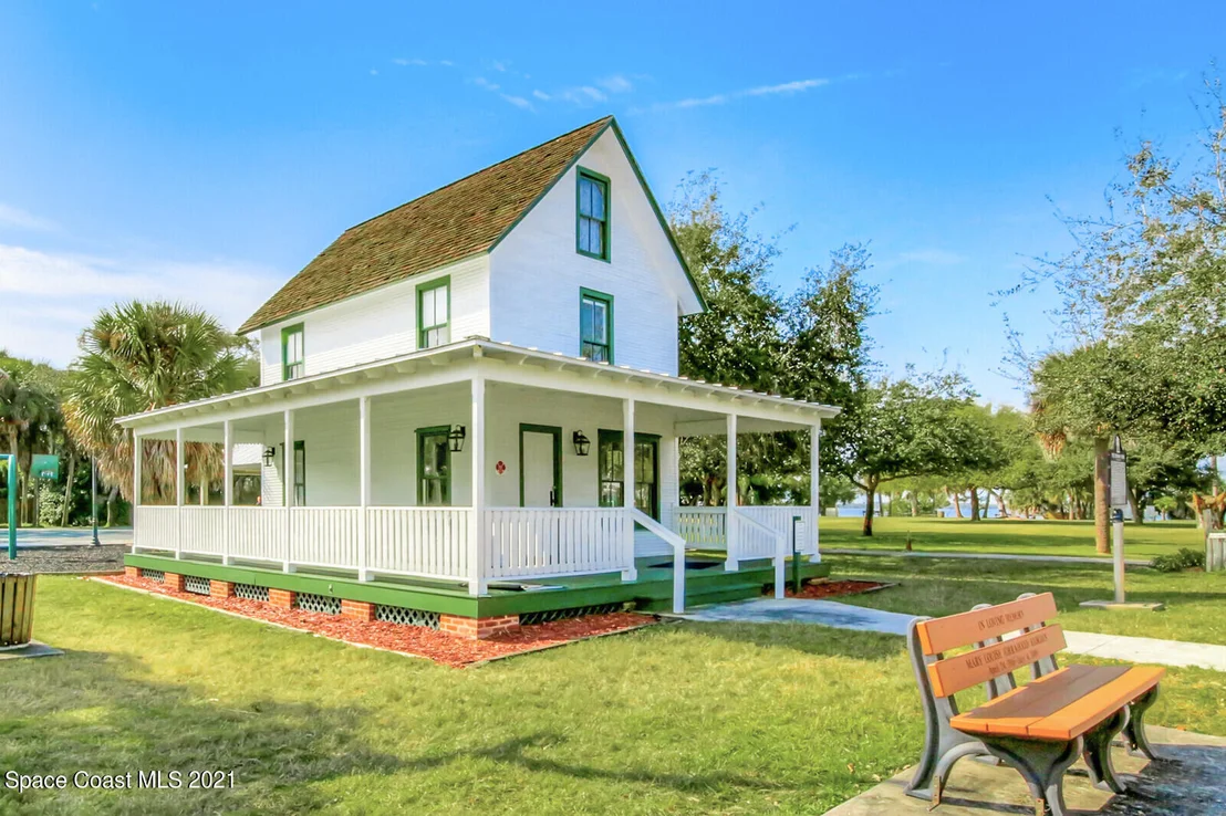Photo of 527 Sunset Boulevard