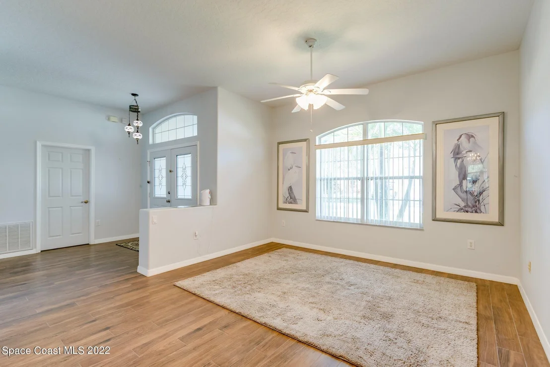 Photo of 1915 Windbrook Drive SE