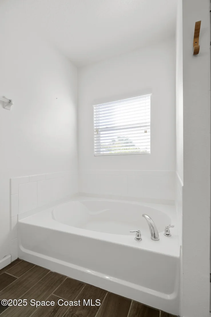 Photo of 950 Dillard Drive SE