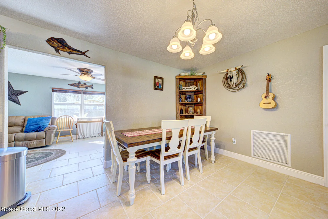 Photo of 4185 Milwaukee Avenue