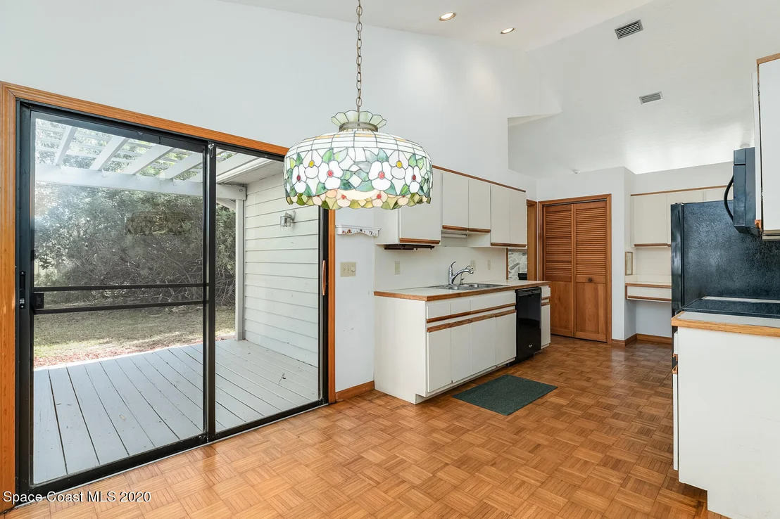 Photo of 2590 Coral Way