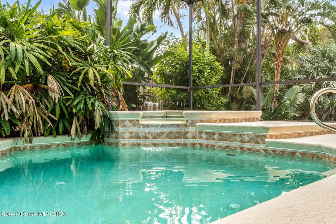 Photo of 423 Flanders Drive