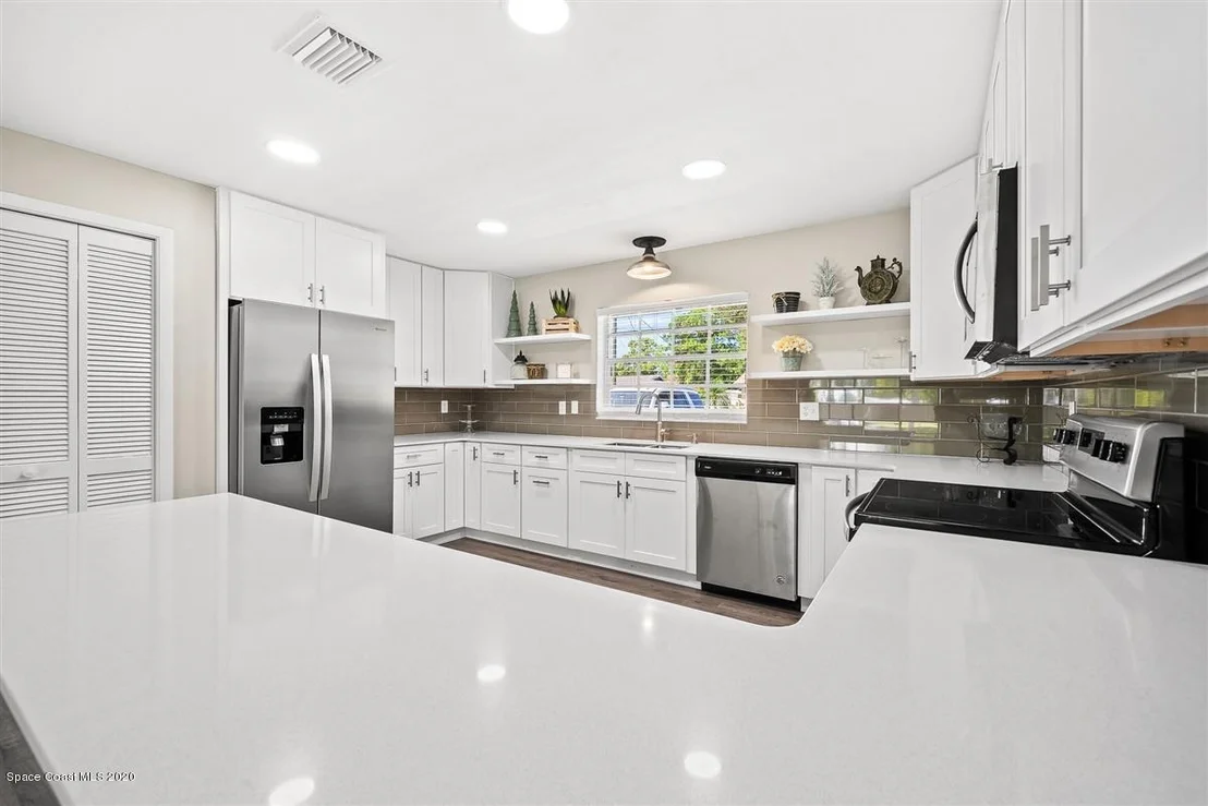 Photo of 977 Pineland Drive