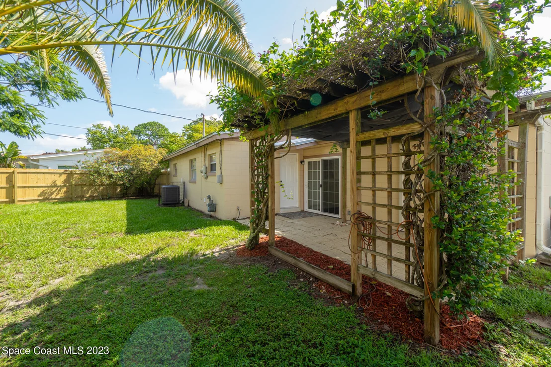 Photo of 964 Kings Post Road