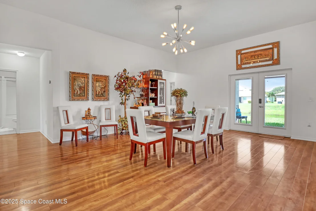 Photo of 1121 Morgan Circle NE