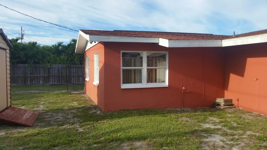 Photo of 936 Darwin Lane NE