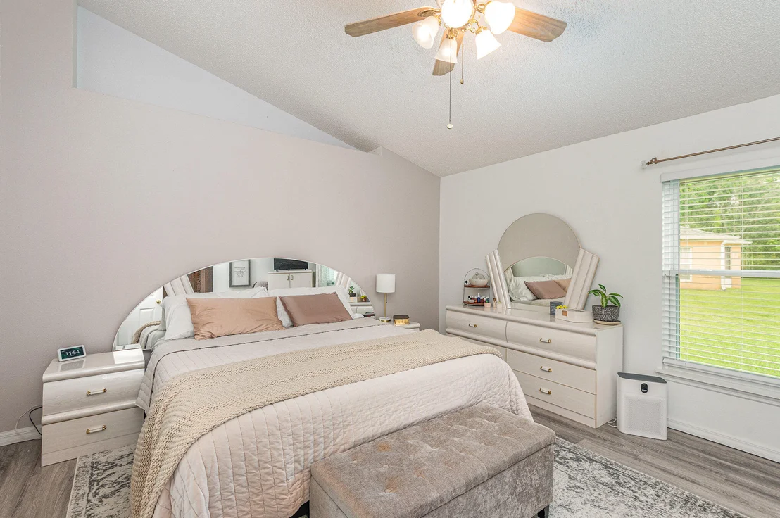 Photo of 1167 White Oak Circle