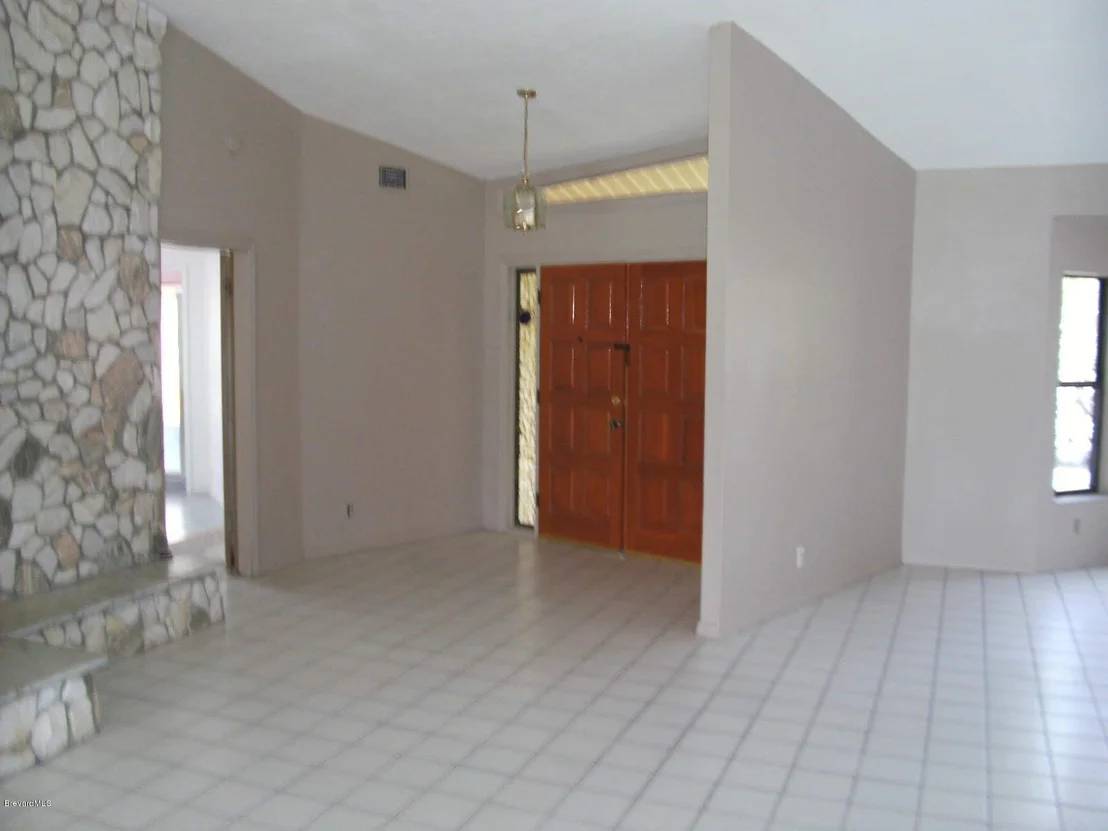 Photo of 544 Deerfield Drive