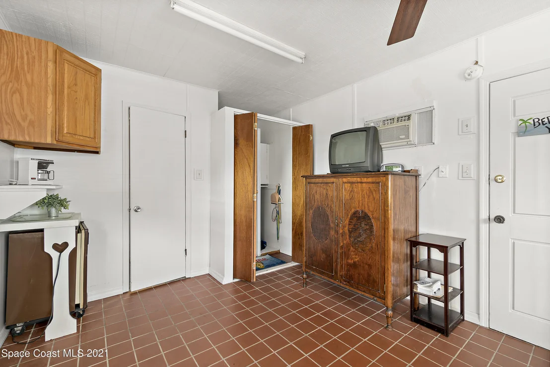 Photo of 4670 Robert Street