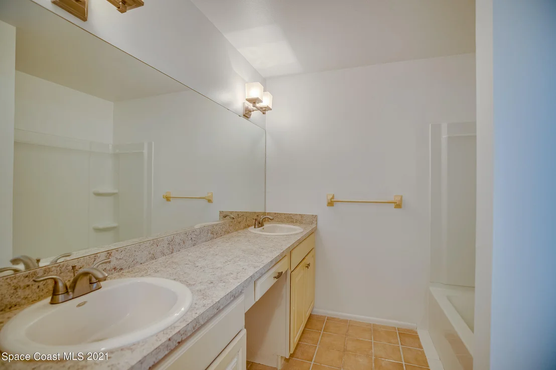 Photo of 838 Knecht Road NE