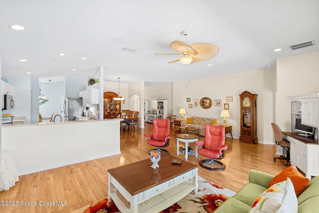 Photo of 833 Tavernier Circle NE