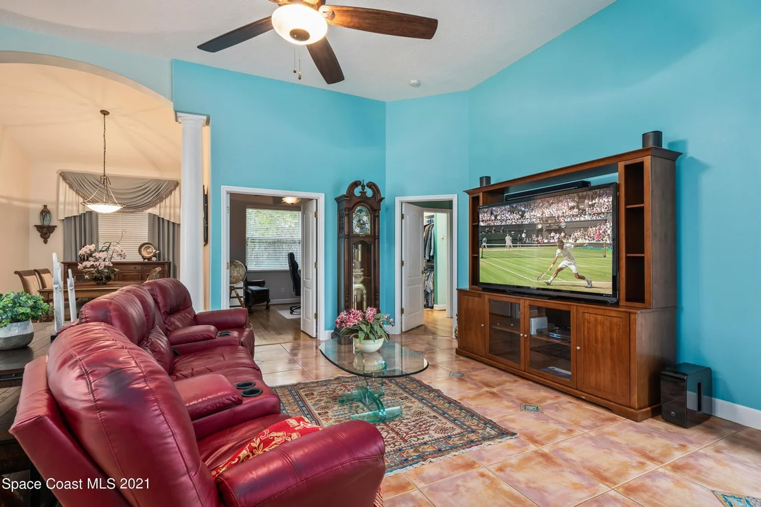 Photo of 975 Starling Way