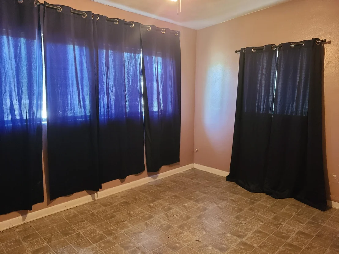 Photo of 819 W Highland Drive