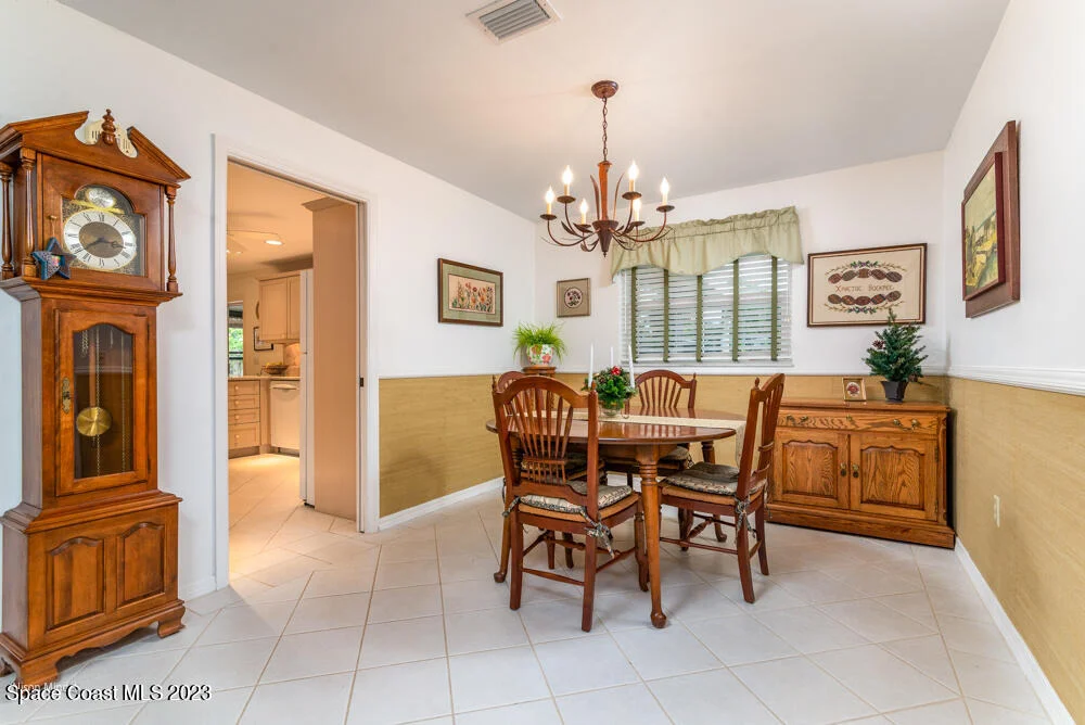 Photo of 2115 S River Road