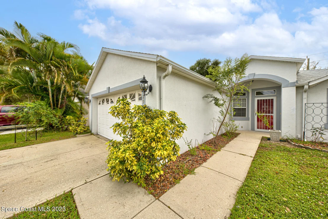 Photo of 2921 Saint James Lane