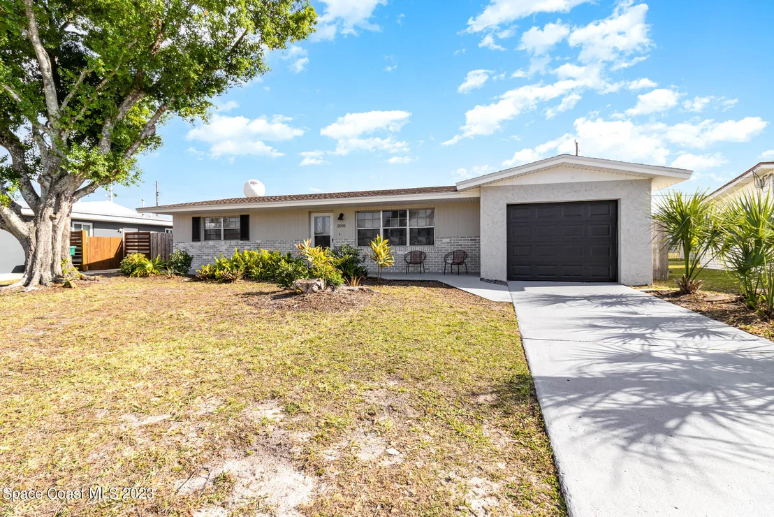Photo of 2095 Montgomery Road