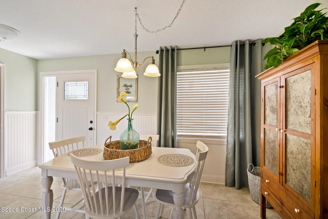Photo of 1094 Madrid Road