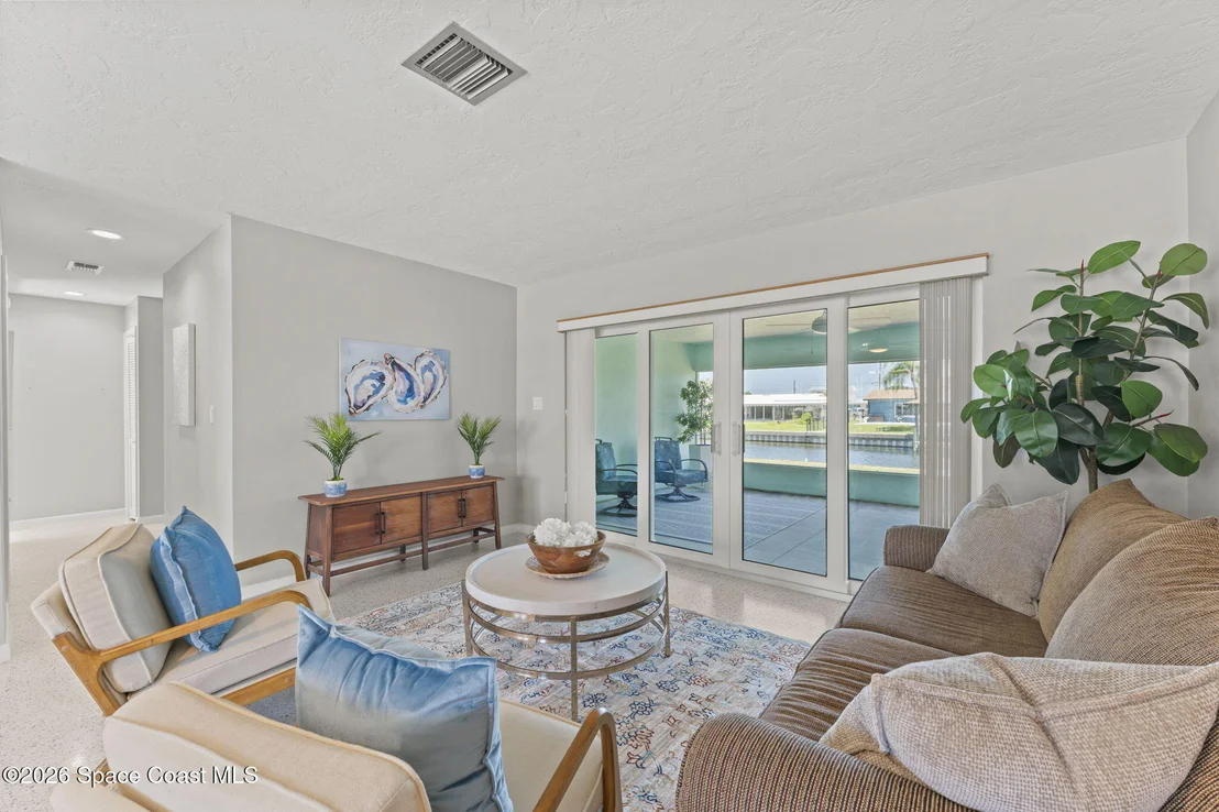 Photo of 465 Cardinal Drive