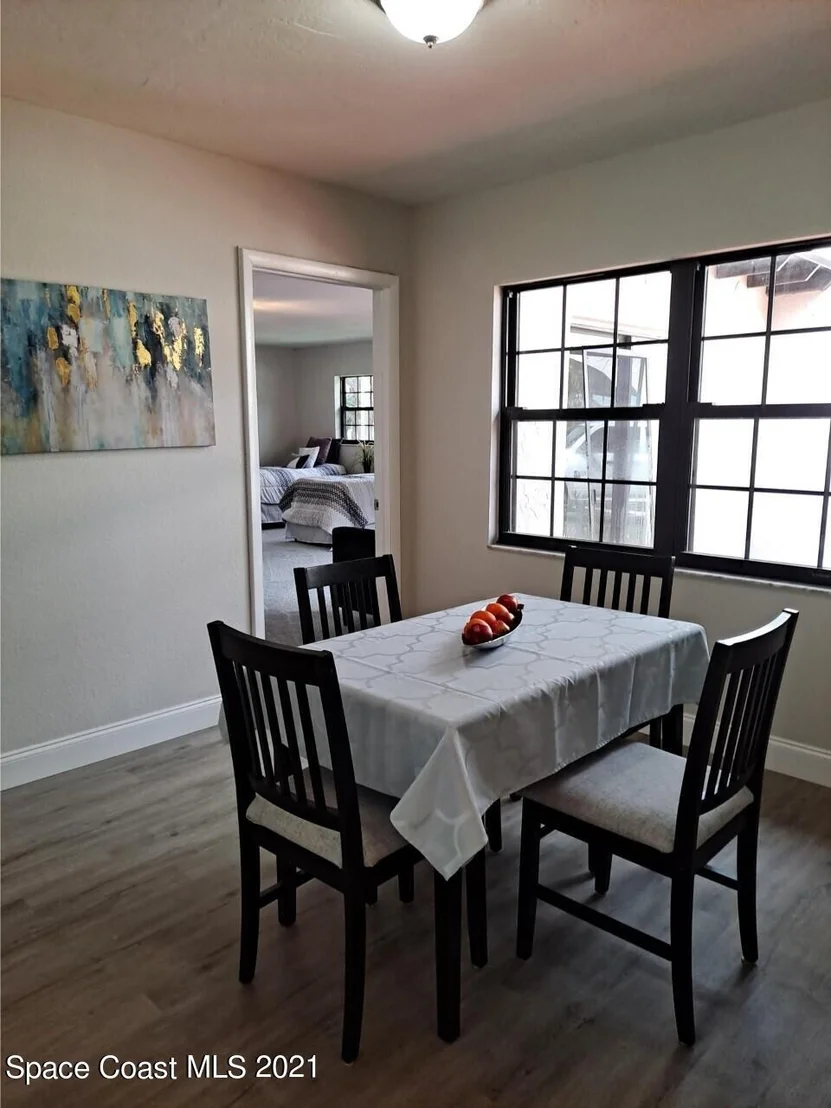 Photo of 605 Pinehurst Circle NE