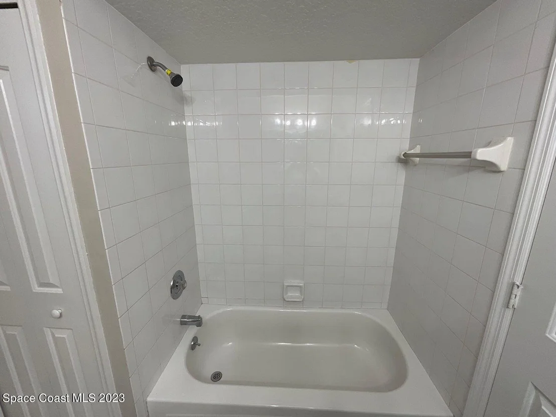 Photo of 6420 Golfview Avenue