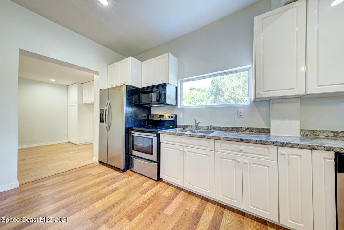 Photo of 651 N Range Road