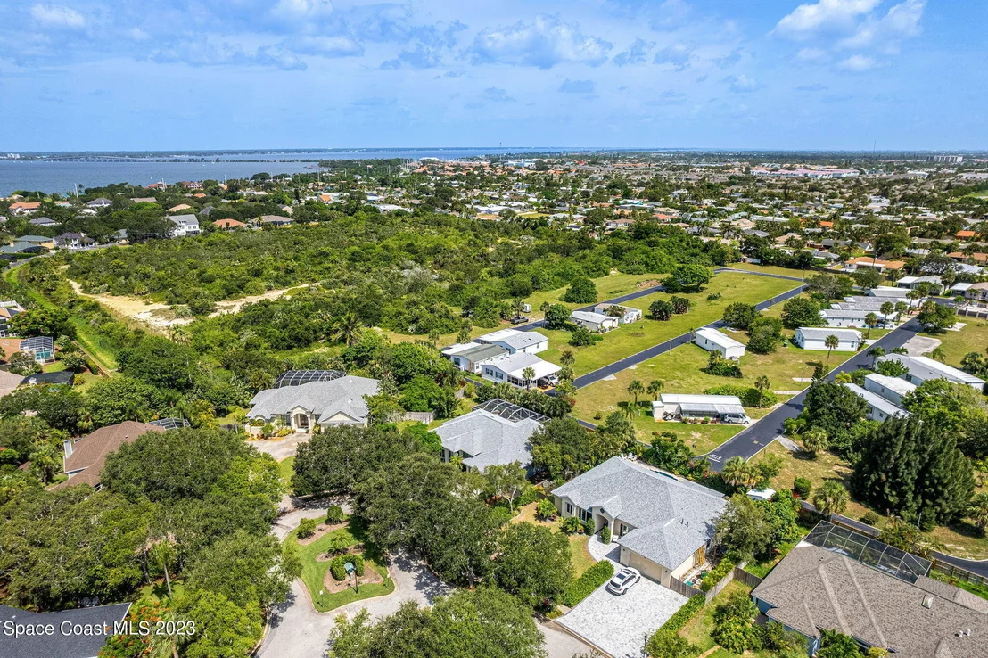 Photo of 213 Peregrine Drive
