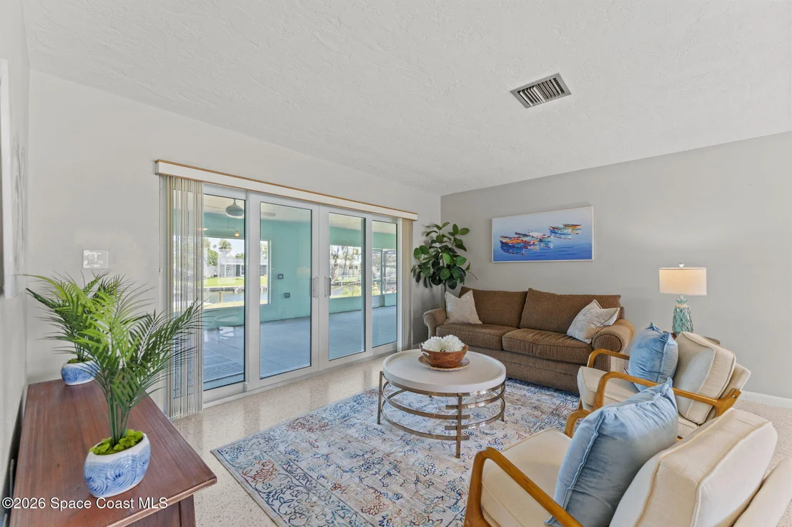 Photo of 465 Cardinal Drive