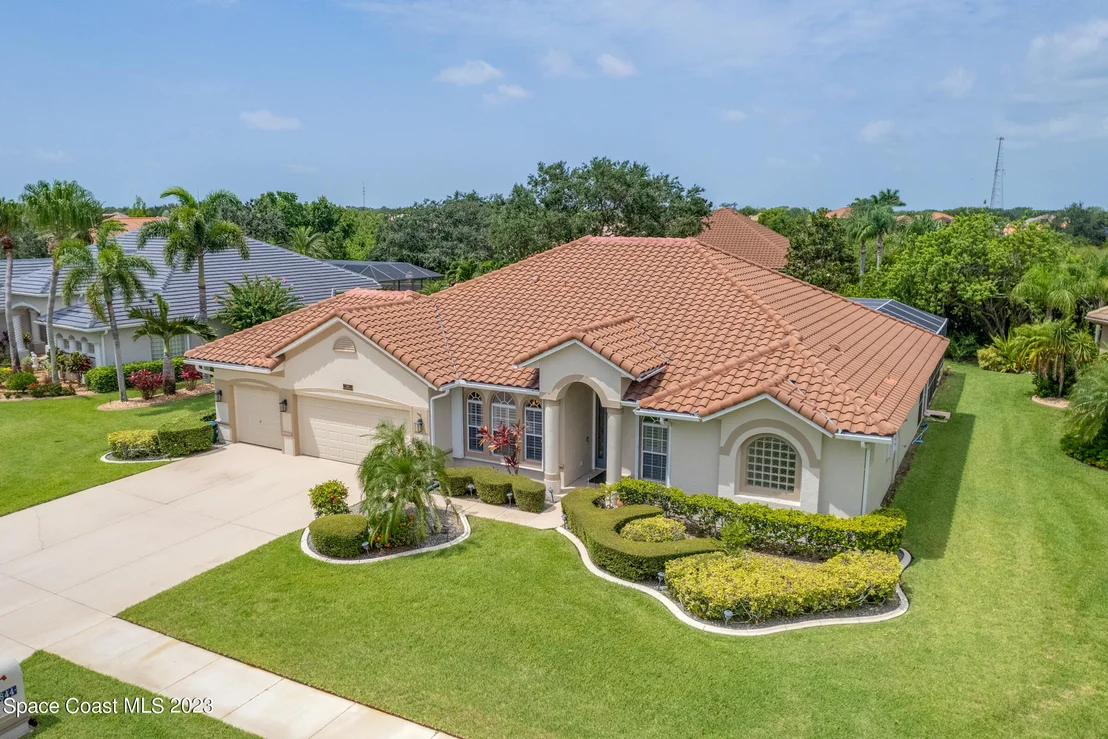 Photo of 844 Chatsworth Drive