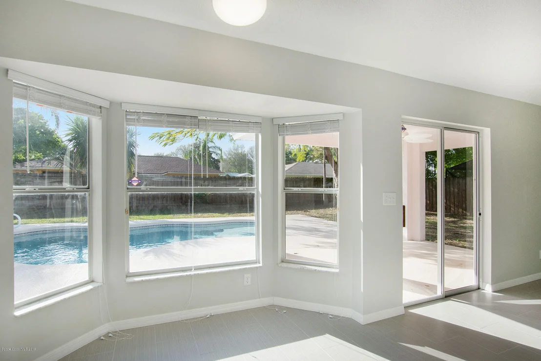 Photo of 2076 Lansing Street