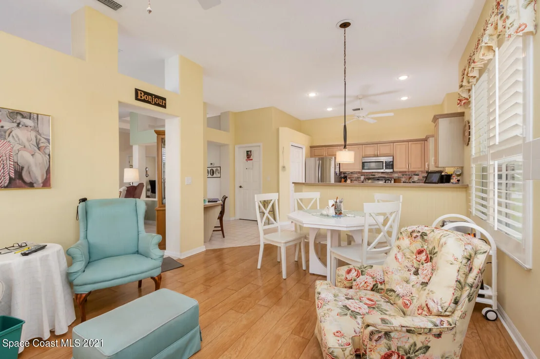 Photo of 952 Somerset Lane