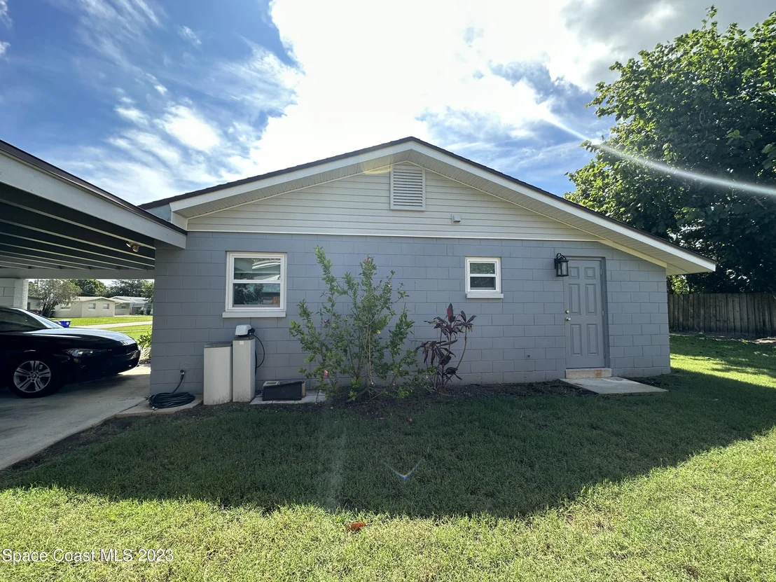 Photo of 989 Cardon Drive