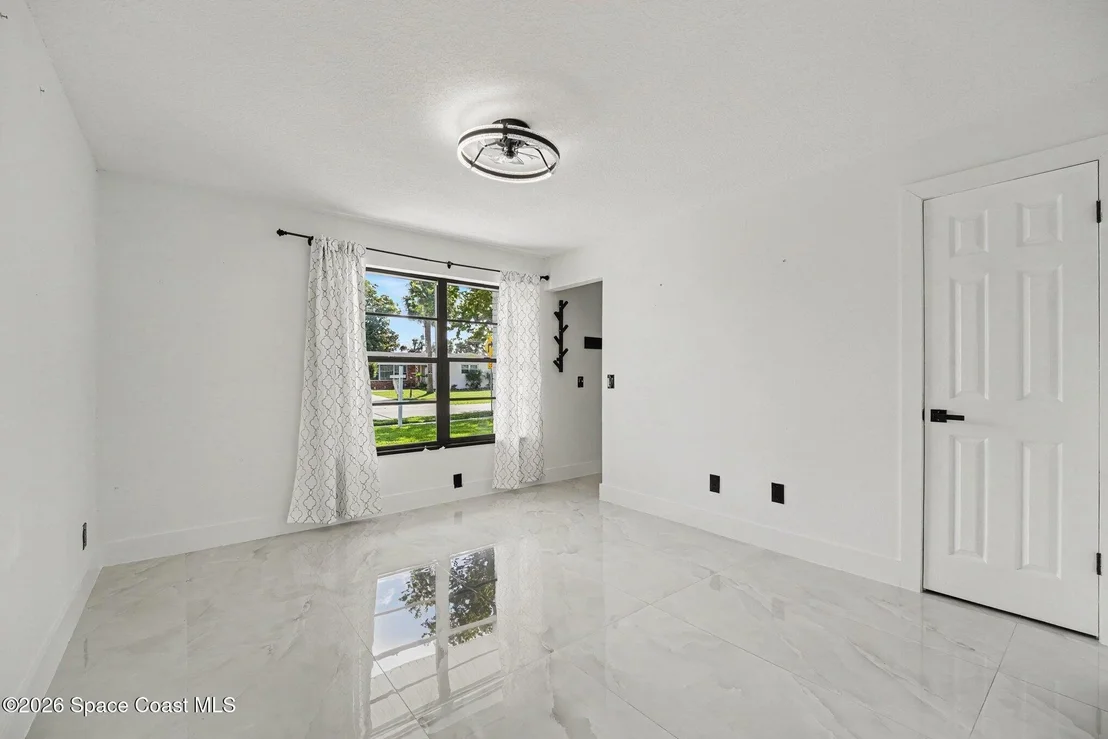 Photo of 508 S Ixora Drive S