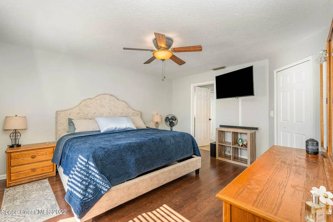 Photo of 4921 Buttonwood Drive