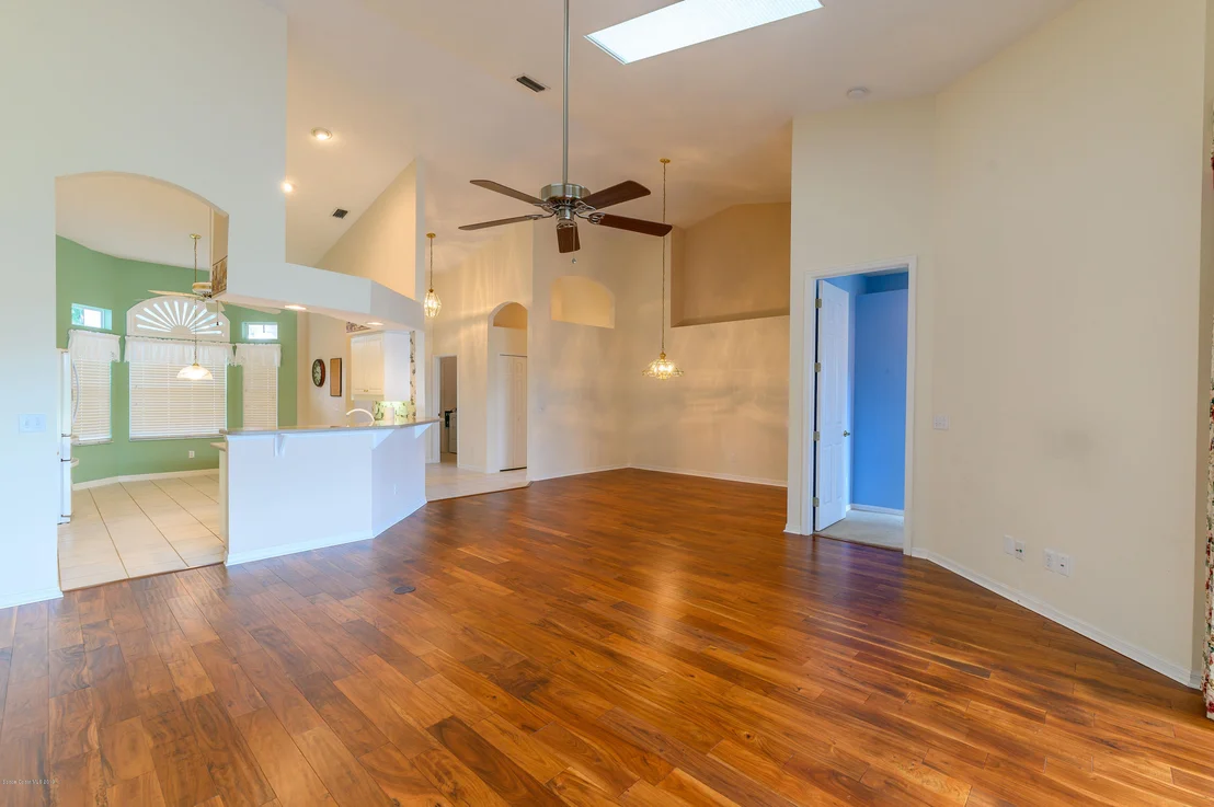 Photo of 537 Willis Way