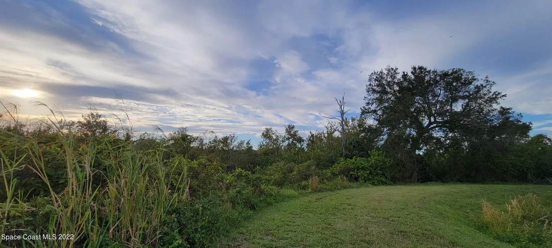 Photo of 981 Cadillac Drive NE