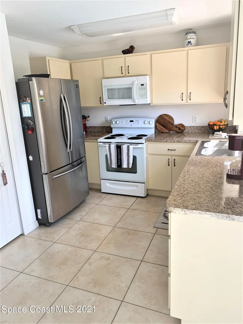 Photo of 3182 NE Edgewood Drive NE