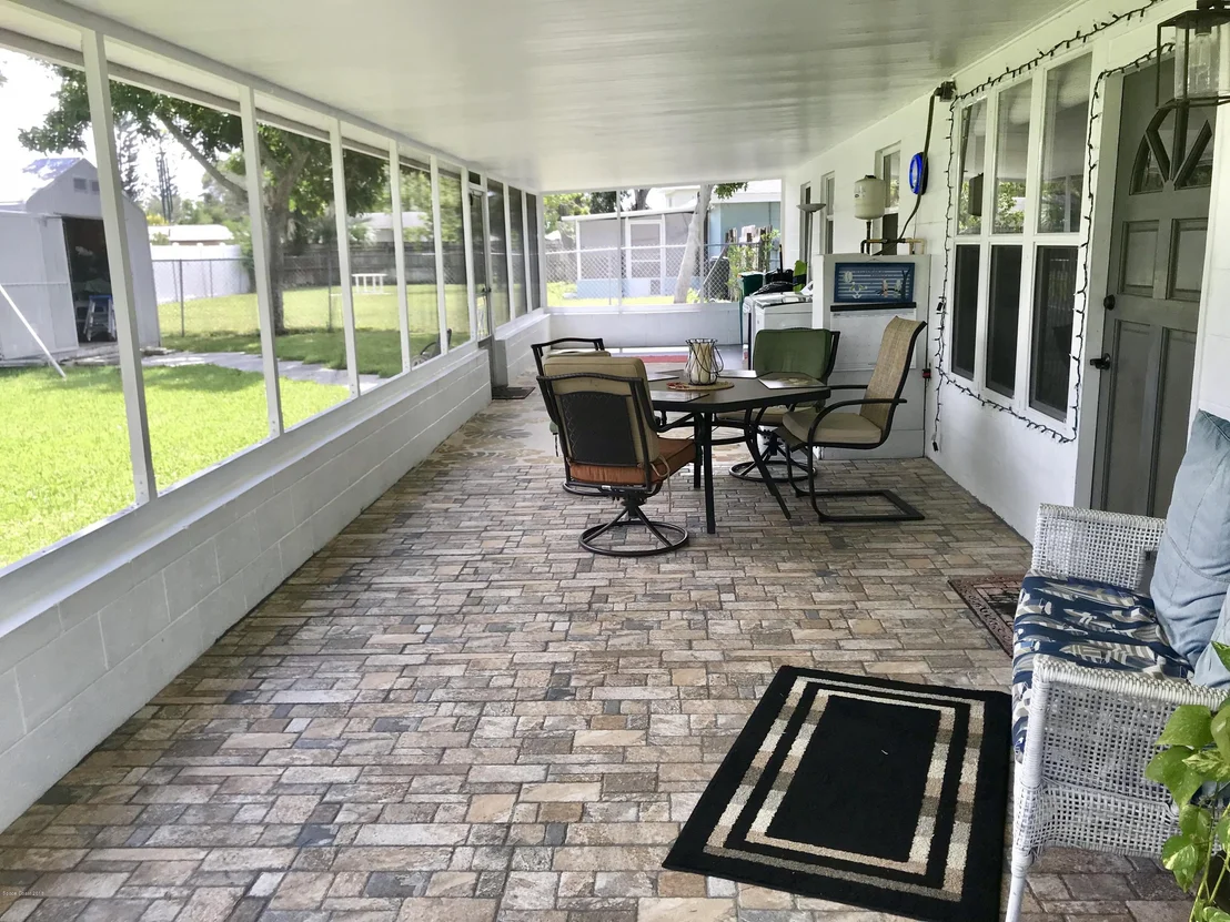 Photo of 727 Banyan Drive
