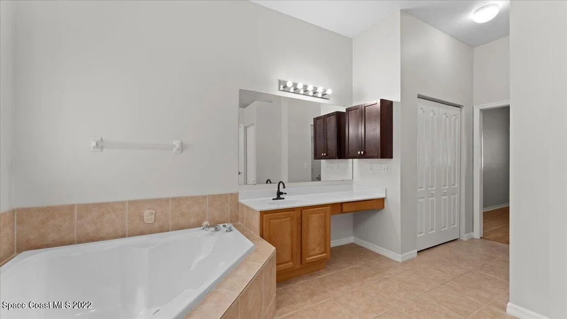 Photo of 5947 Newbury Circle