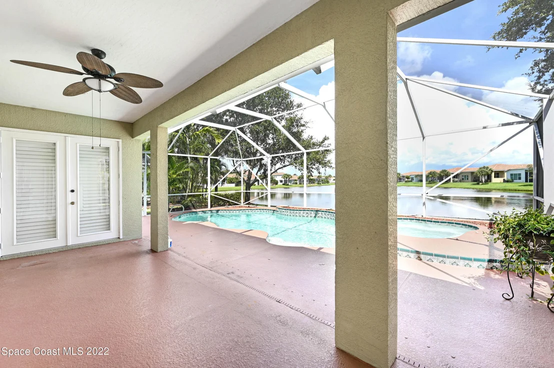 Photo of 592 Oceanside Boulevard