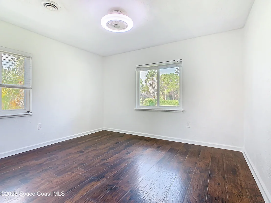 Photo of 819 W Whitmire Drive